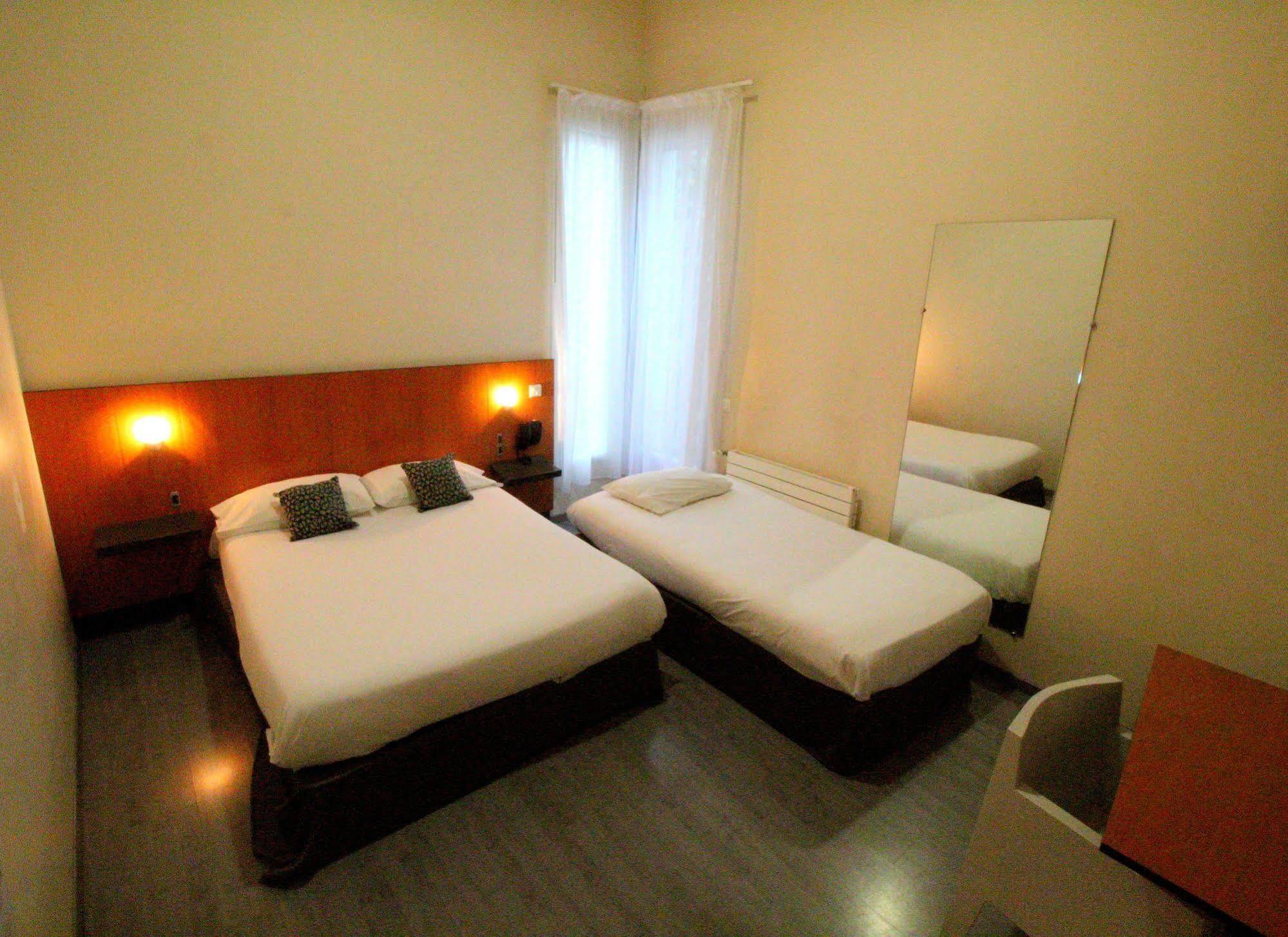 Hotel De La Gare Breszt Kültér fotó